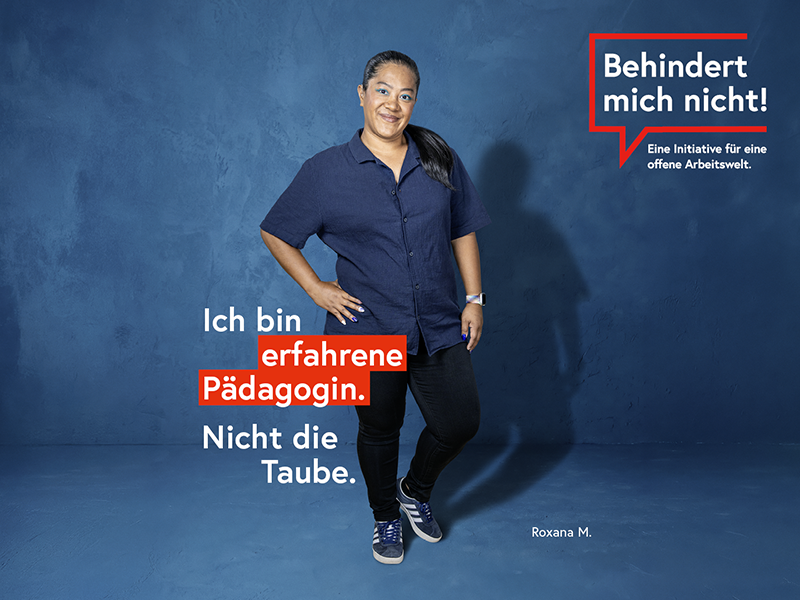 Frau mit Text: "Ich bin erfahrene Pädagogin. Nicht die Taube. Roxana M."